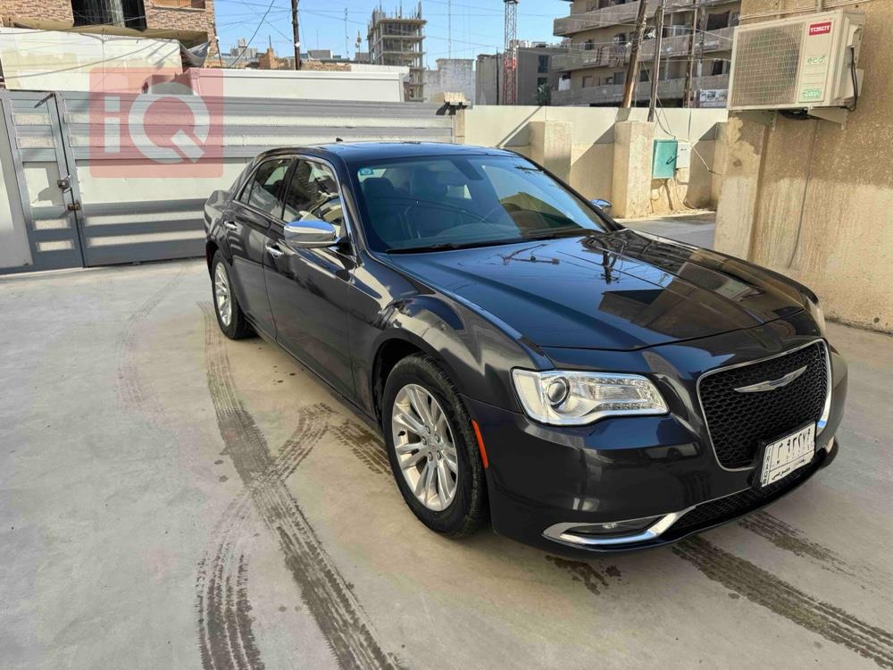 کرایسلەر 300